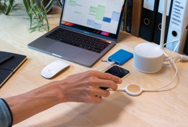 Logotrade reklaamtooted pilt: Kolm-ühes kaabel 5W bambusest juhtmevaba laadijaga